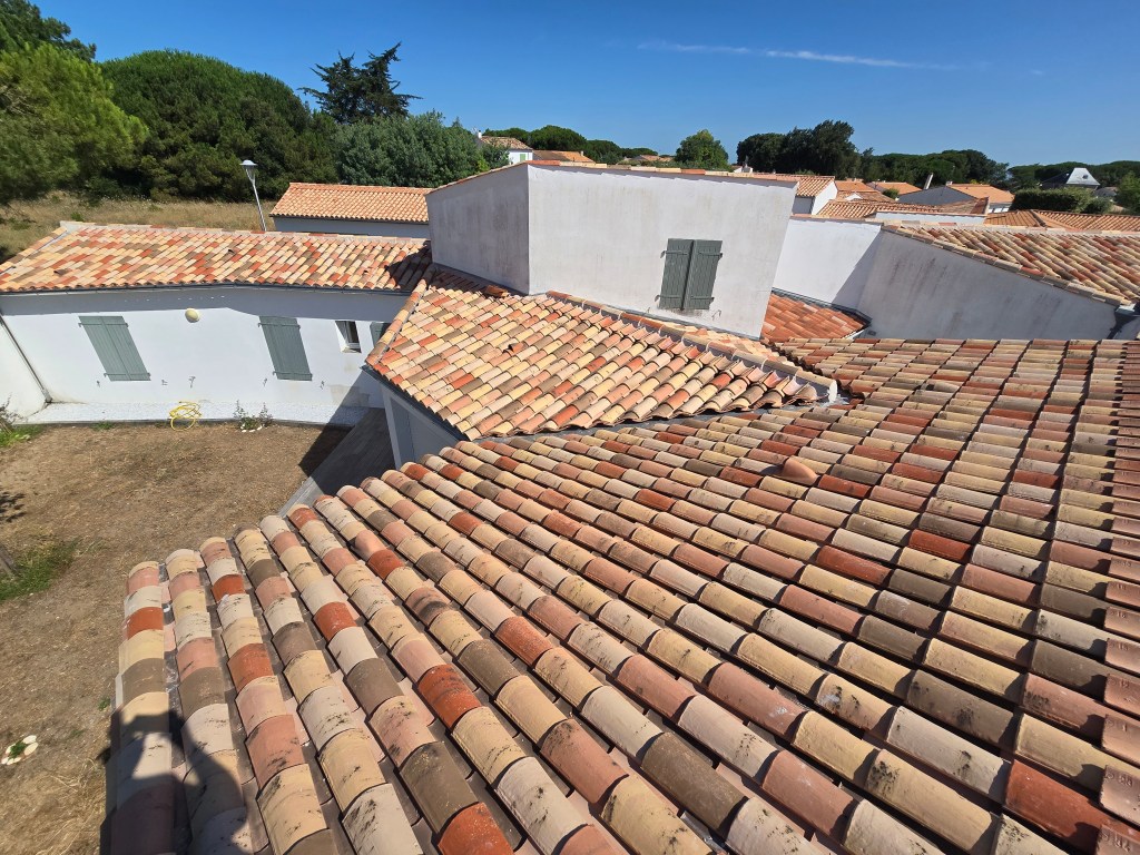Rénovation de toiture et zinguerie sur l’Île de Ré par LPC Toiture